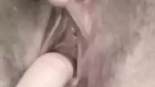 ابتسامة المرأة السمراء الناضجة المثيرة من أجل قذف على الوجه