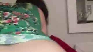 عاهرة لاتينية تركب قضيب المالك لتحصل على شقة مجانية