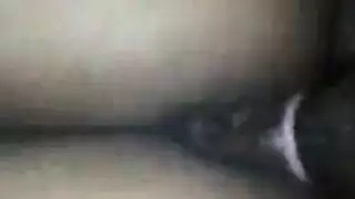 شقراء سمراء تتعرض لضرب قاس في المطبخ وتنزل سائلها بقوة