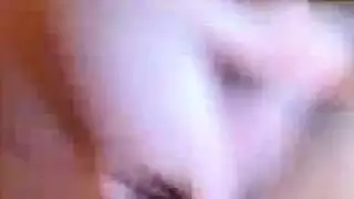 عاهرة بجوارب حمراء تبلع قضيب غريب