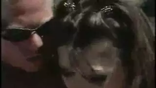 قضيبان وفتاة واحدة: نيك جماعي على سطح اليخت