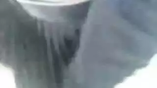 بنت مصريه تعرض جسدها عاريه لصديقتها فى الموبايل