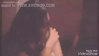 كلاب الحلم تتمدد في جنس جماعي صريح