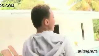 فريق مزدوج على فتاة ذات أثداء ومؤخرة ضخمين