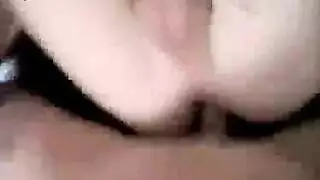 صغيرة من ورا