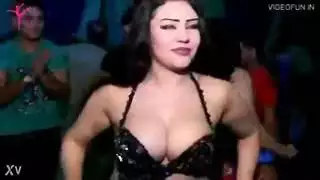 فرج عربي جامح يرقص ثم يستقبل قضيبًا صلبًا