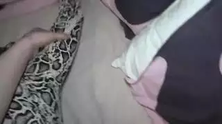 عربية ذات مؤخرة ضخمة ترتدي الحجاب تحب وضع الكلب الخشن