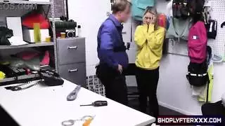 8 سنة من العمر متجر حارس أمن