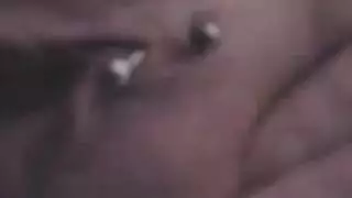 مشاهد إباحية صريحة: فتيات مشاغبات تبلعن قضيب مليونير ضخم