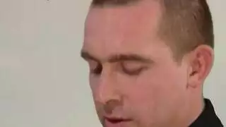 شقراء ناضجة تلمس فرجها حتى هزة الجماع