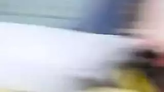 مهبل الفتاة الداكنة الرطب يمسك بالقضيب السميك لرجل التحمل