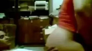 امرأة مصرية ناضجة تأخذ ضربات قاسية من شاب مثير في فيلم إباحي مصور