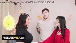 عشيق زوجة الأب الجديد يساعدها في منح ابنها بالتبني ترحيبًا جنسيًا إباحيًا في المنزل