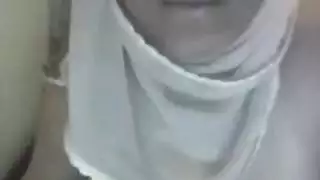 ممثل عربي صعب يمارس الجنس مع عاهرة محجبة بقوة