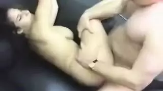 إباحية بين الأعراق: نايك أمريكي يأخذ عذرية فتى عربي