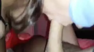 مشهد إباحي: جلسة مص قضيب مكثفة للجميلة المقنعة