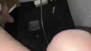 الاستمناء لجسم مراهقة ضيق قبل أن تستحم