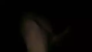 شباب يرتعشون في علاقة جنسية جماعية صريحة ومكثفة