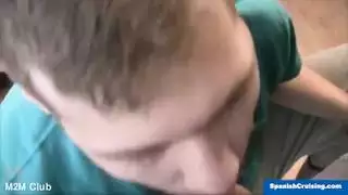 فتاتان جميلتان تمارسان الجنس: مشهد سحاق كامل