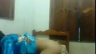 زوج و زوجة خليجيان في مشهد صريح ومكثف