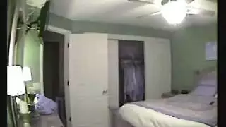 جلسة استمناء منفردة للرجال في السرير مع شعر إباحي