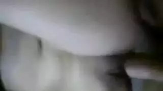 زوج مفلس يشارك زوجته مع بي بي سي لشريط إباحي