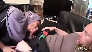 جنس غابة جامد سيدة ناضجة وشاب مشهد إباحي كامل