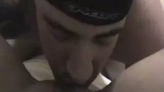 لاتينا هاوية متشوقة تتوسل للقضيب والقذف على وجهها