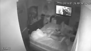 أم عربية ساخنة: كسها المبلل يُدمر بقضيب كبير