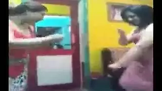 هذه العاهرات بقمصان النوم يردن قضيبك وقذفتك