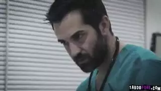فحص طبي يتحول إلى تدمير مهبل بقضيب الطبيب