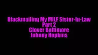 شاب عم بيلعب هو مرت اخوه