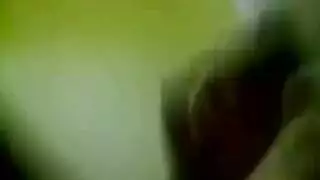 بتحلب لبن وهي بتتناك