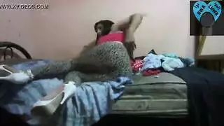 النص الأصلي: شرموطة هايجة تستعرض مؤخرتها الجامدة على الويب كام