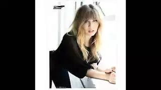 جنس جماعي ساحلي: سباحون يمارسون الجنس على شاطئ عام