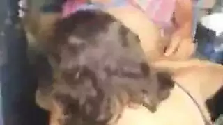 عاملة نظافة لسان قتال