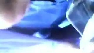 مراهقات الجامعة تستمتع برجل متزوج كبير في السن في مشهد الجنس الجماعي المكثف