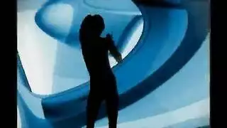 فتاتان وهزاز واحد: ثلاثية جامعية فوضوية ومنتجة للنشوة