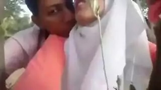 شاب يمصمص عشيقتو نار وينيكها